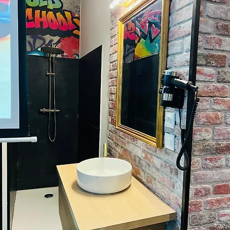 Capsule Street Art - Sauna- Jacuzzi - Playstation 5 - Billard - Netflix - Cinema - Terrasse * Douai
